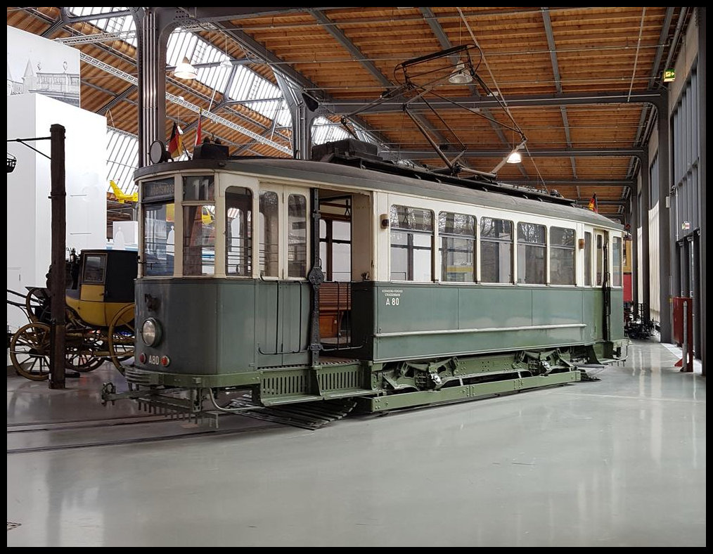 Diese alte Trambahn, Wagen A 80 der Nürnberg Fürther Straßenbahn wird hier am 27.3.2019 im Verkehrszentrum des Deutschen Museum in München gezeigt.