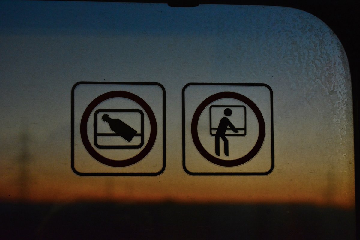 Diese Aufkleber wird so mancher bald vermissen. Denn heute ist die Zeit der n-Wagen abgelaufen. Nach mehr als 50Jahren Betrieb verschwinden sie komplett aus NRW.

Rommerskirchen 08.12.2016