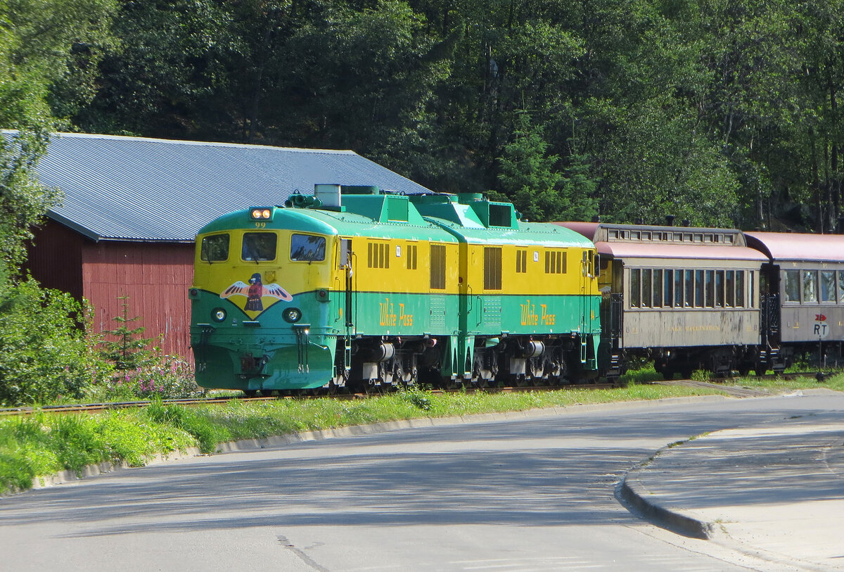 Diese Doppellok zog unseren Zug auf den White Pass hinauf. Skagway, 22.7.2012