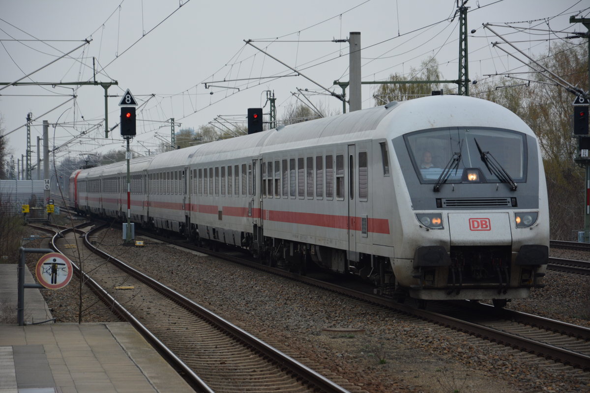 Diese Einsatzreserve fährt am 12.04.2016 durch den Bahnhof Teltow und wurde durch die BR 101 (101 126-1) geschoben.
