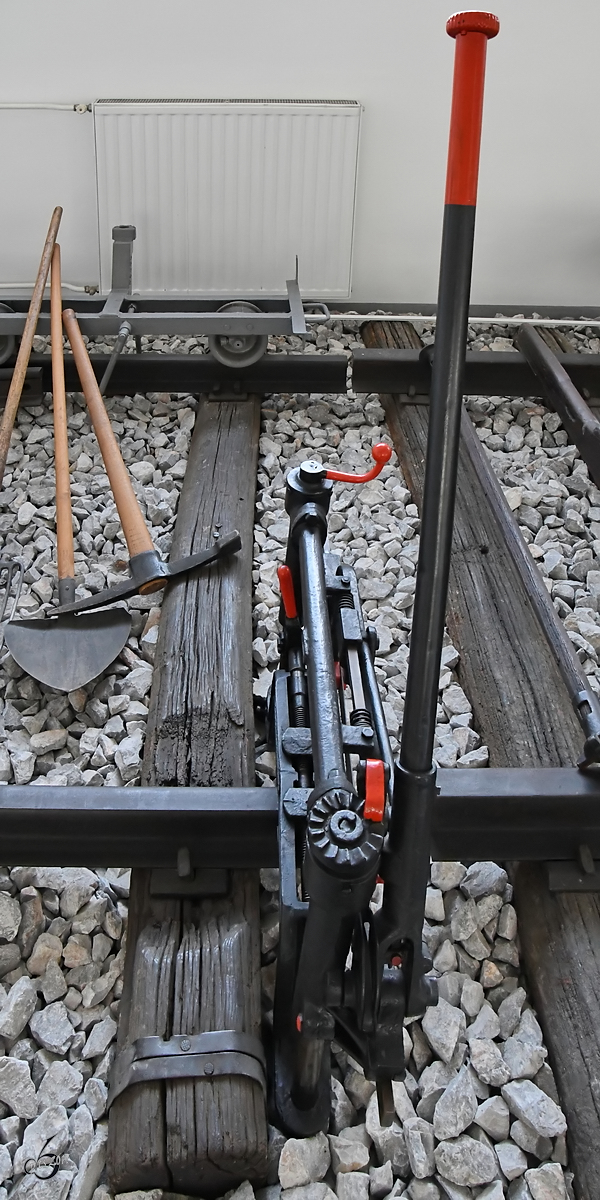 Diese Gerätschaft für den Gleisbau war Ende August 2019 im Eisenbahnmuseum Ljubljana zu sehen.