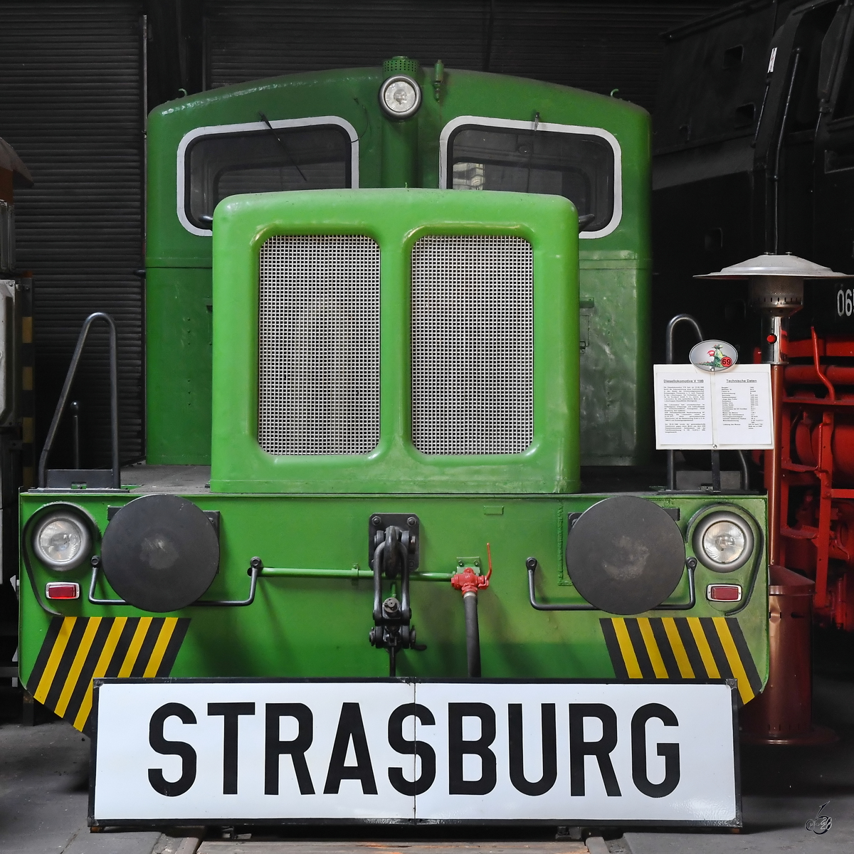 Diese grüne LKM V10B, FNr. 252066 wurde 1959 gebaut und steht aktuell im Lokschuppen Pomerania. (Pasewalk, Juni 2020)