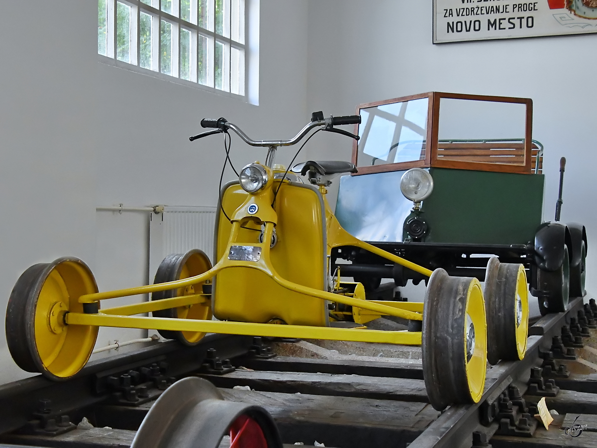 Diese Motordraisine wurde auf Basis des Mopeds Tomos Colibri hergestellt. (Eisenbahnmuseum Ljubljana, August 2019)