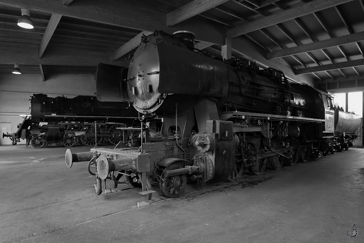 Diese nicht näher bezeichnete Dampflokomotive der Baureihe 52.80 war Mitte August 2020 im Lokpark Ampflwang zu sehen.