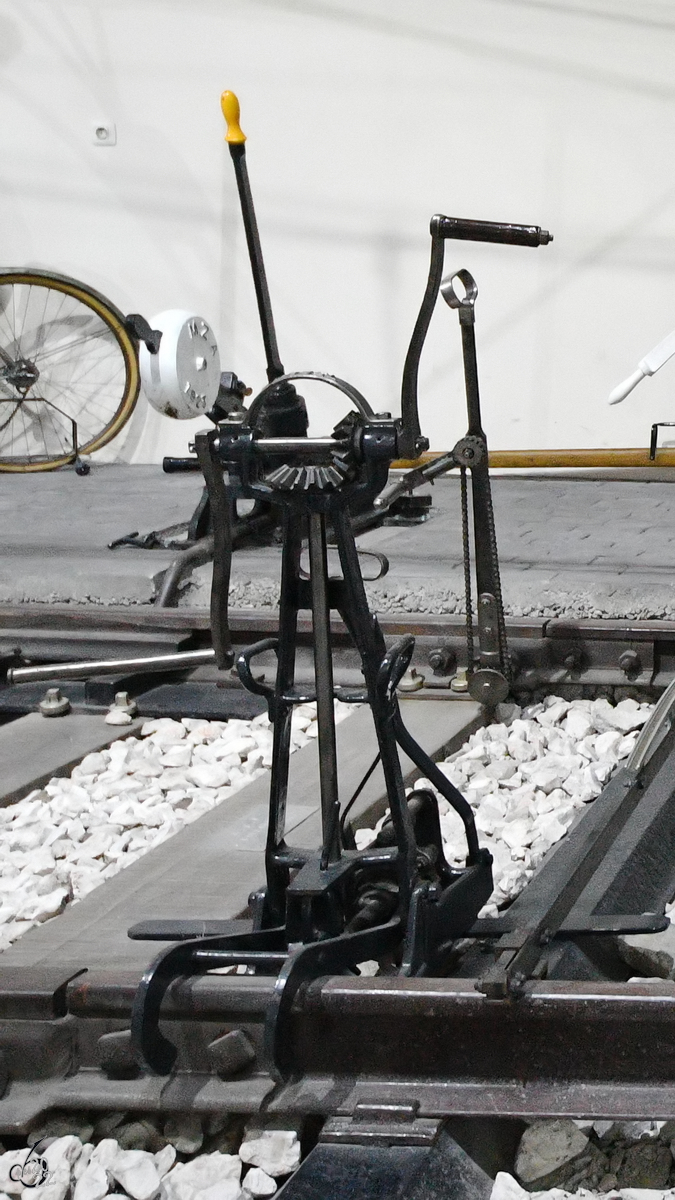 Diese Schienenbohrmaschine (?) war Anfang November 2022 im Eisenbahnmuseum Madrid zu sehen.