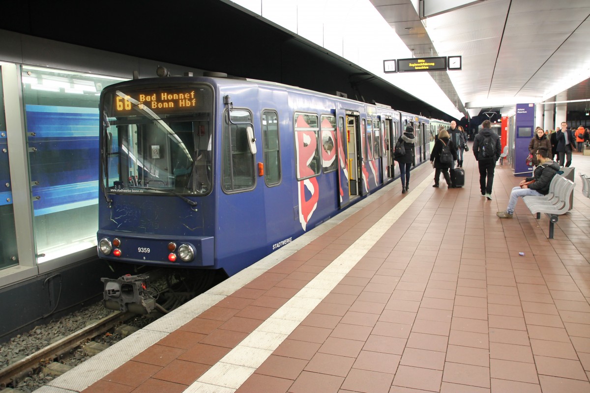 Diese Stadtbahn steht am 13.1.14 als Linie 66 nach Bad Honnef im Bahnhof Siegburg/Bonn.