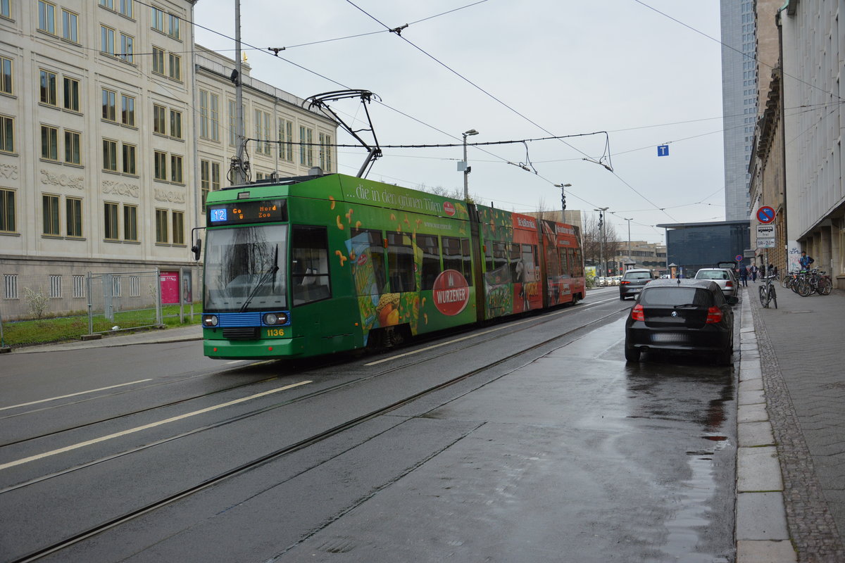 Diese Straßenbahn  1136 - NGT8  fährt am 15.04.2016 auf der Linie 12. Aufgenommen zwischen Hauptbahnhof und Augustusplatz in Leipzig.
