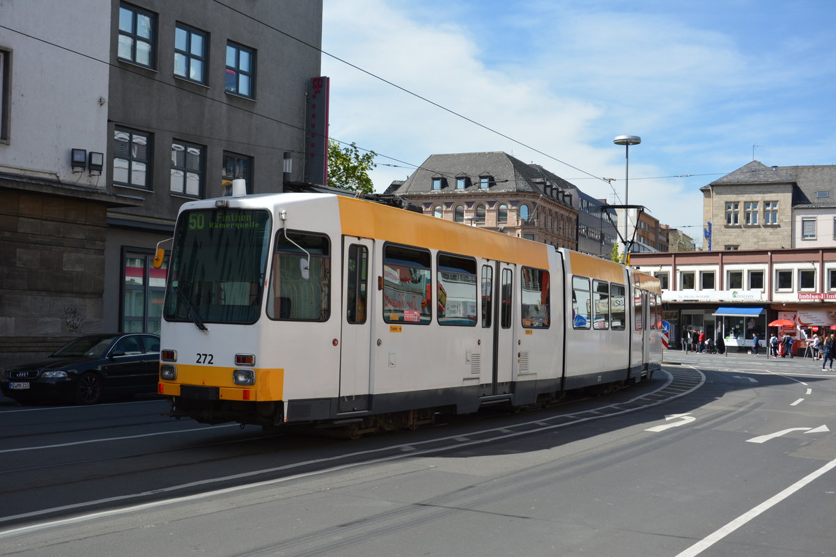 Diese Straßenbahn mit der Nummer  272  fährt am 21.04.2016 auf der Linie 50. Aufgenommen in der Innenstadt von Mainz.
