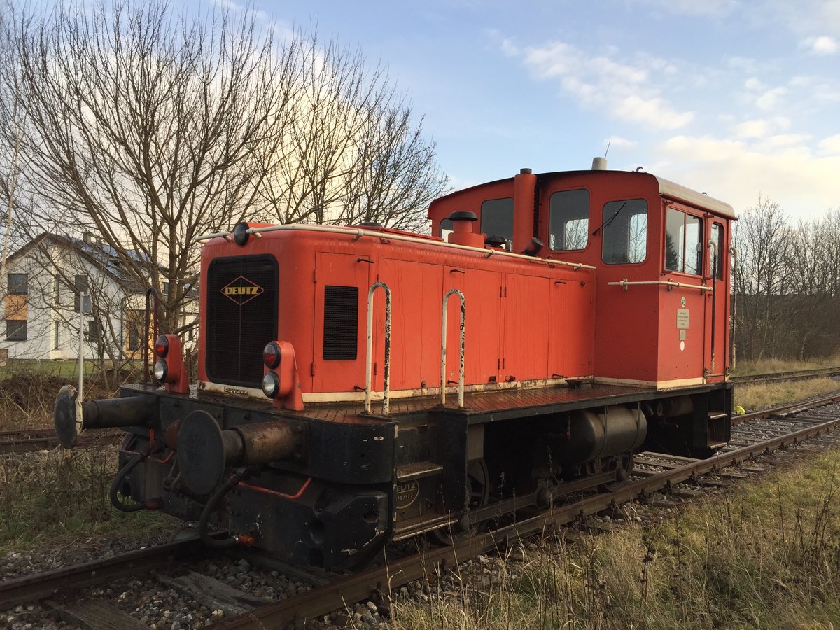 Diese unbekannt Lok steht in Bad Pirawarth (17.12..2017) abgestellt.