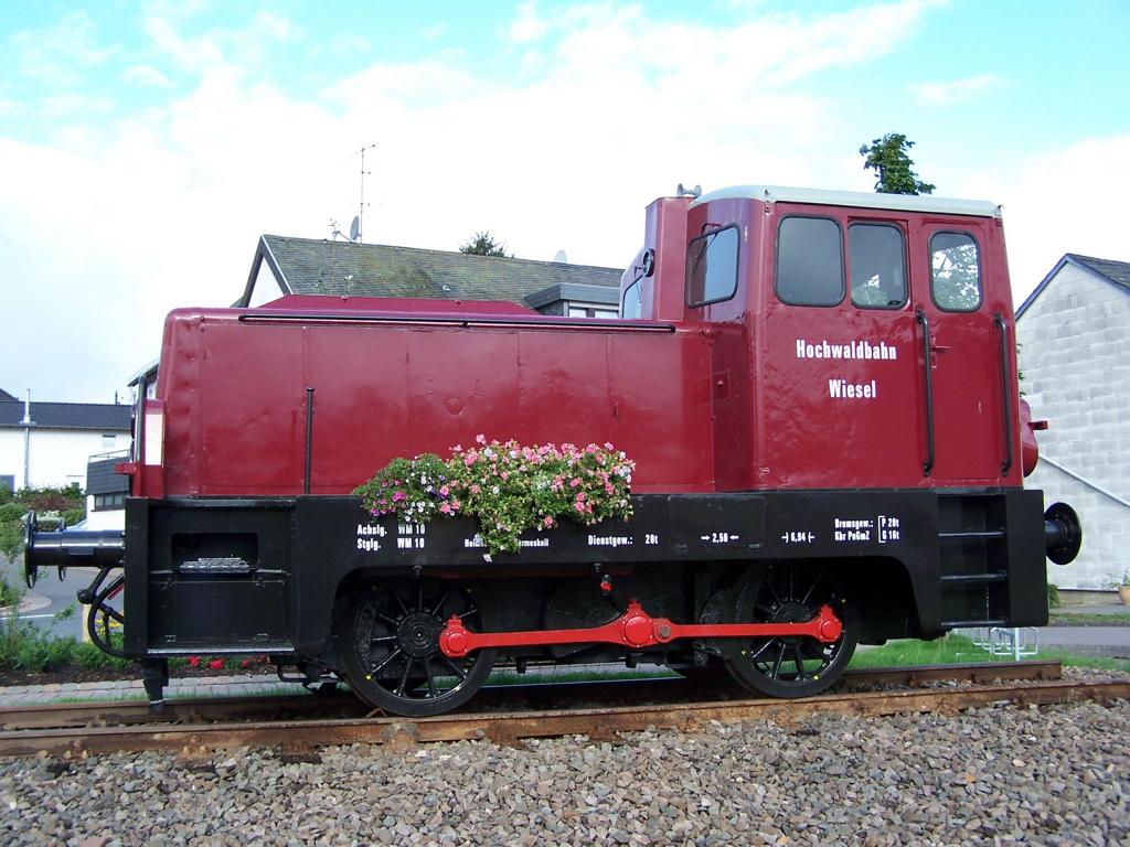 Diese V10 steht als Denkmal in Reinsfeld (21.08.2006)