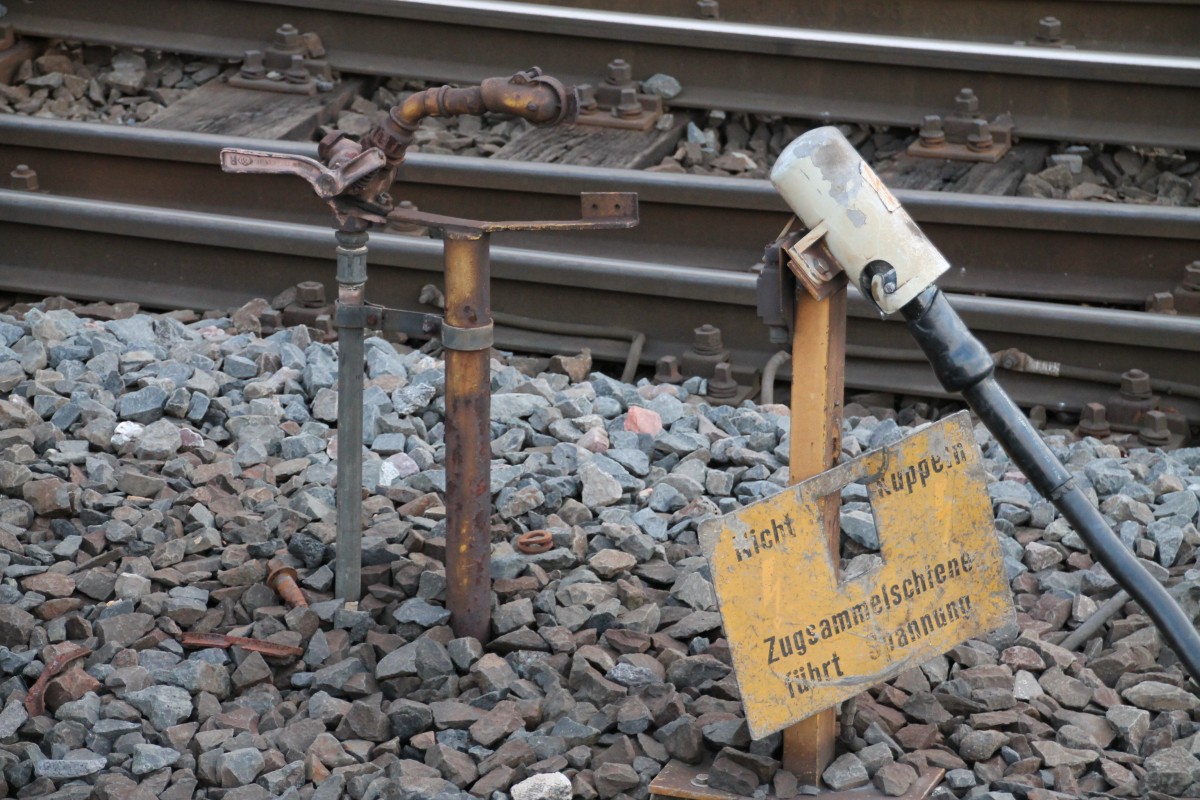 Diese Versorgungseinrichtungen sind am Gleis 5 des Limburger Bahnhofs zu finden. Aufgenommen am 10.11.13