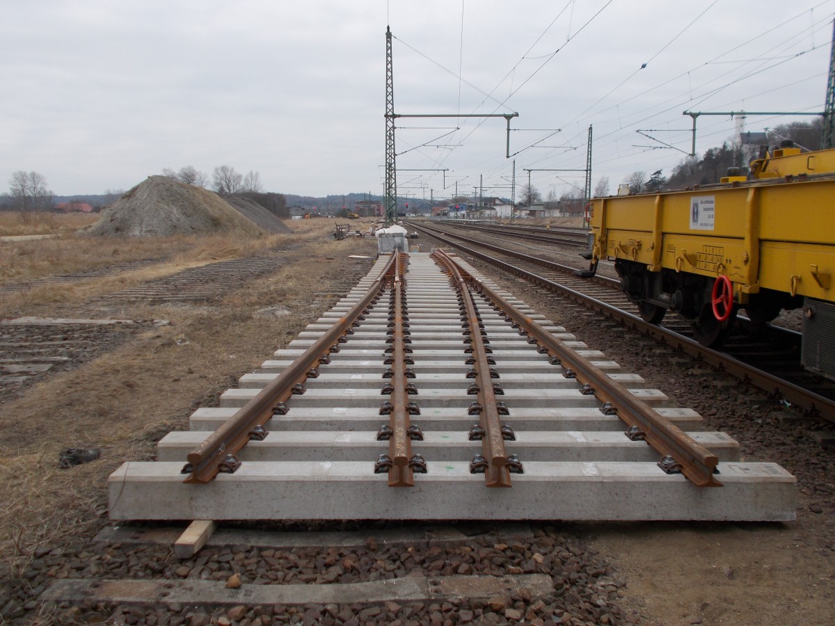 Diese Weiche wird in den kommenden Tage in Lietzow neu eingebaut.Am 15.März 2015 lag sie noch in Lietzow.