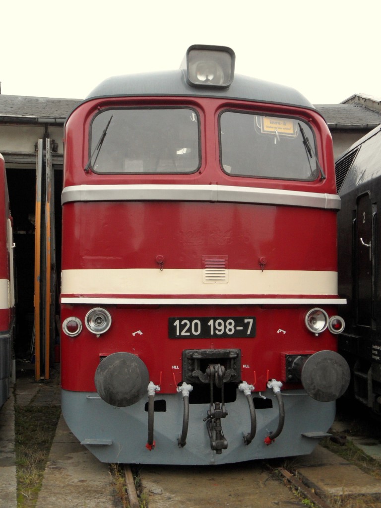 Diesellok 120 198 des TEV Weimar am 12.10.2013
zur Ausstellung  DR-Dieselloktreffen 