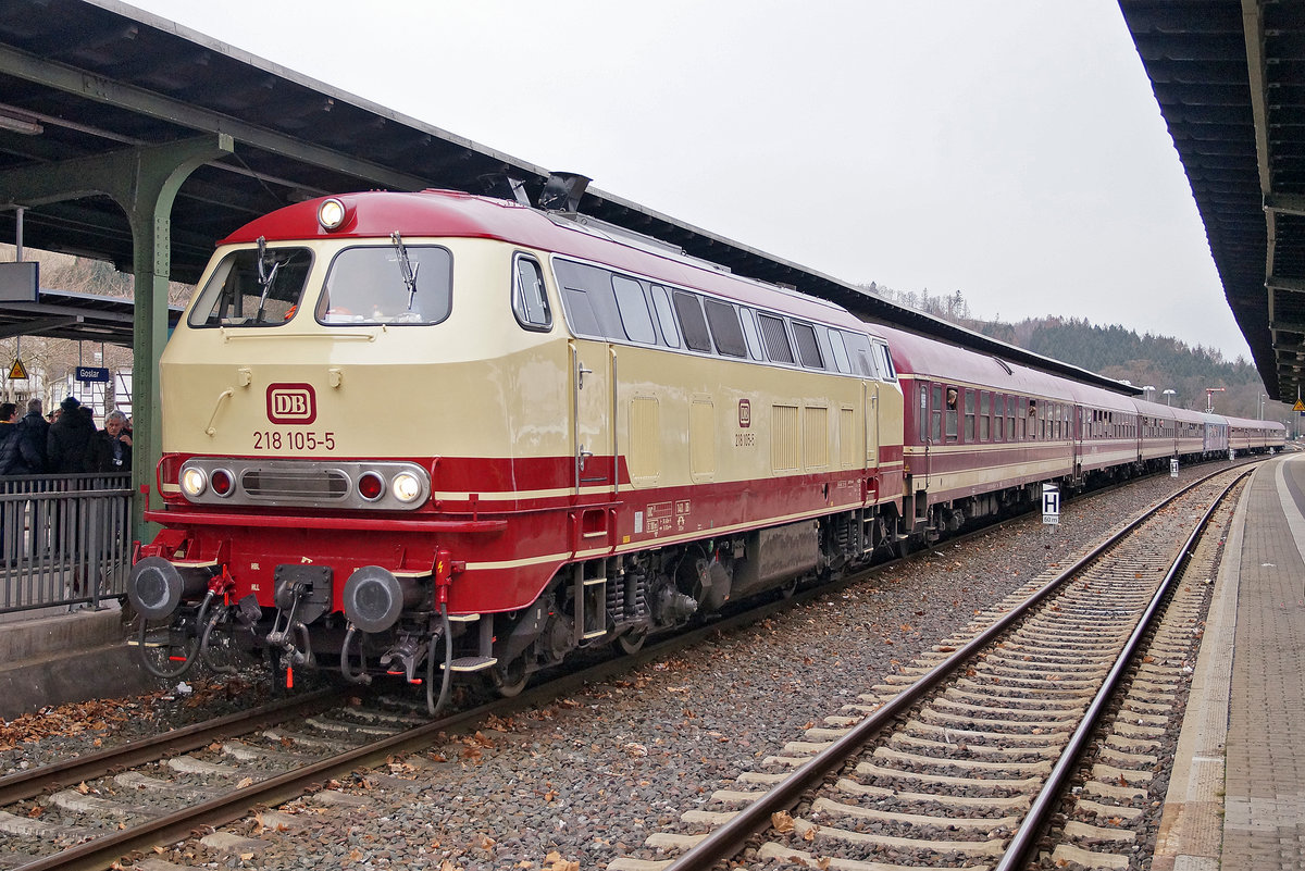 Diesellok 218 105-5 mit einem Sonderzug am 25.01.2020 in Goslar.