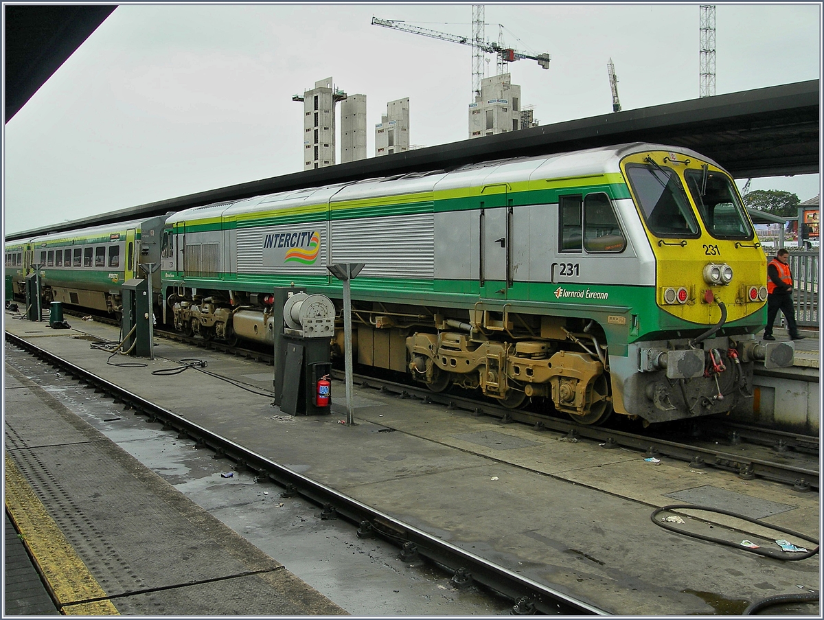 Diesellok 231 mit dem 12-Uhr IC nach Cork in Dublin Heuston / Baile Átha Cliat Staisiún Heuston am 8. Okt. 2006 