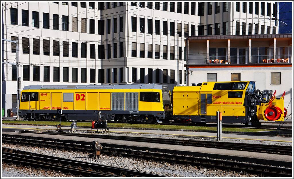 Diesellok 23402 mit der Zaugg Schneeschleuder 95402 in Landquart. (06.11.2015)