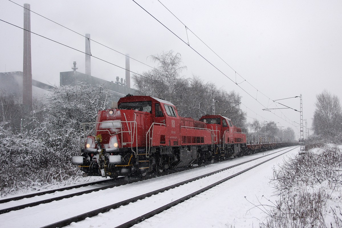 Diesellok 265 016-6 (Gravita 15L BB) zusammen mit ihrer Schwesterlok am 24.01.2015 vor der Kokerei Prosper in Bottrop.