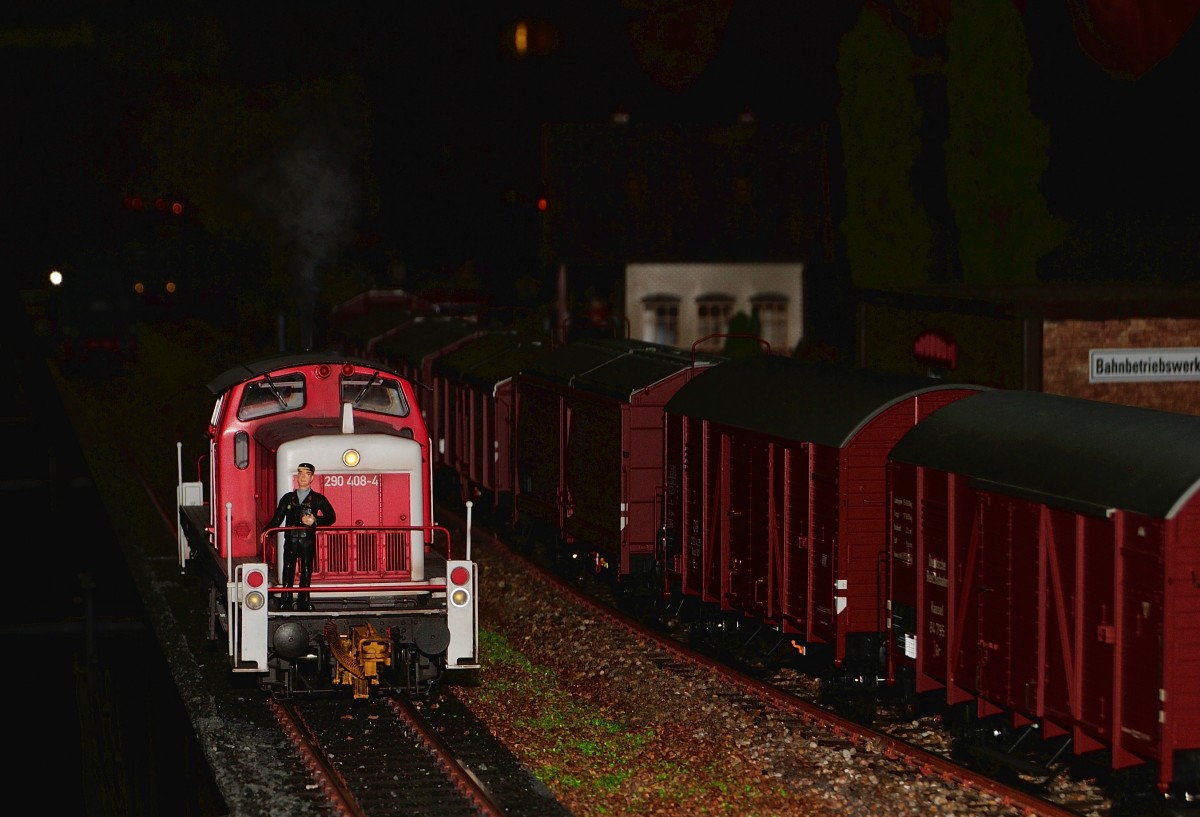 Diesellok 290 408-4 Spur 1, von KM1 rangiert beim Gangelter Modellbahntreff am 29.11.2014