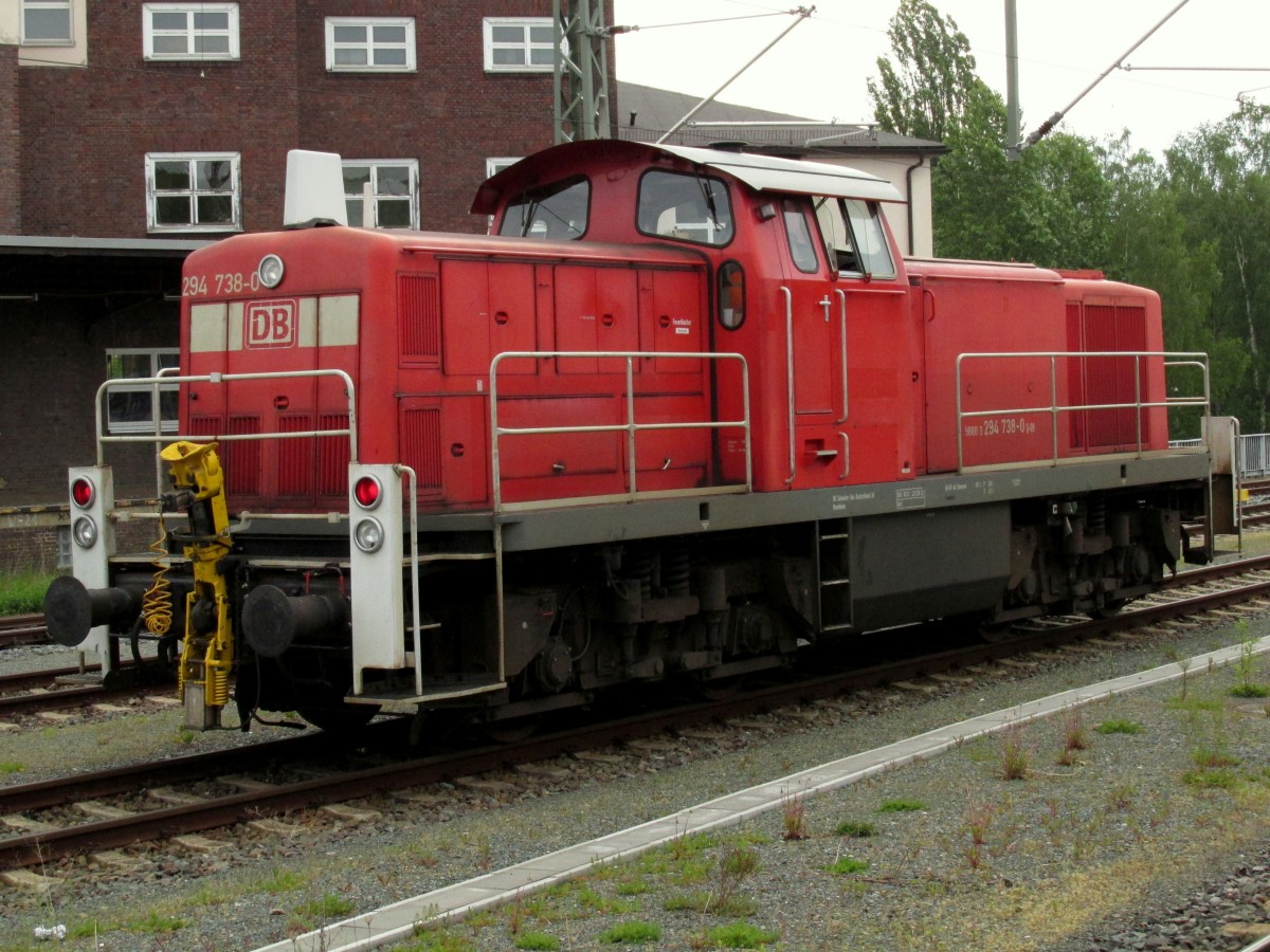 Diesellok 294 738-0 wartet auf Freiefahrt im Bahnhof ob. Plauen am 19.05.2014