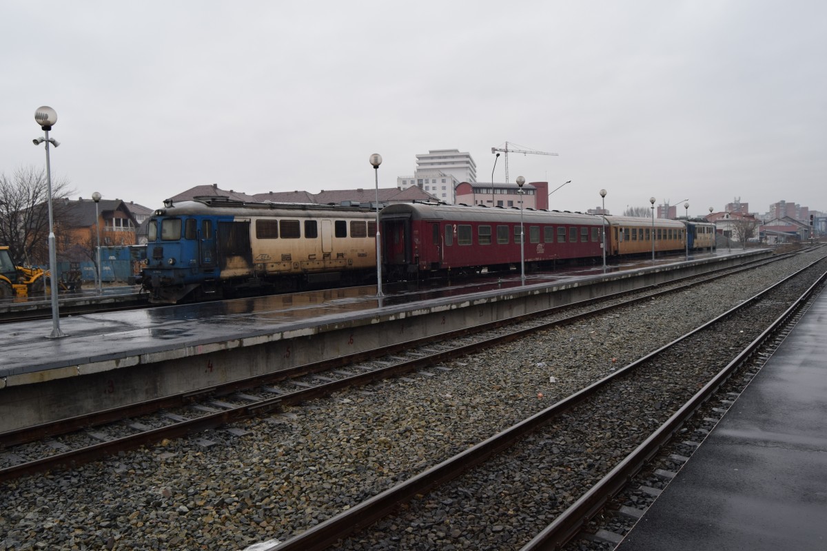 Diesellok 62-1149-4 steht am 13.02.2016 abgestellt im Bahnhof Ramincu Valcea
