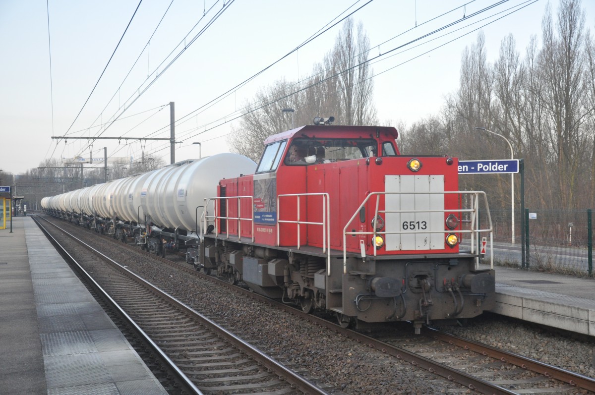 Diesellok 6513 von DB Schenker Rail mit Kesselwagenzug aufgenommen 16/03/2016 am Haltestelle Hoboken-Polder 