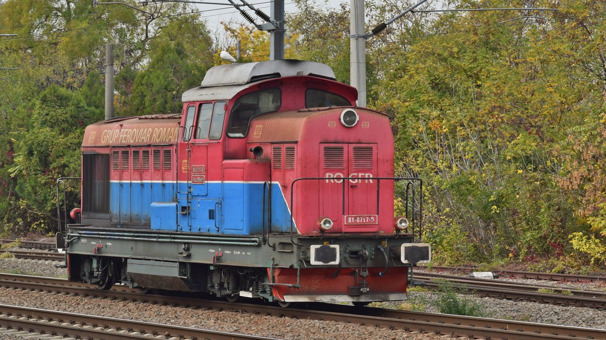 Diesellok 81-0717-9 der Grup Feroviar Roman am 27.10.2018 im Bahnhof Bucuresti Baneasa.