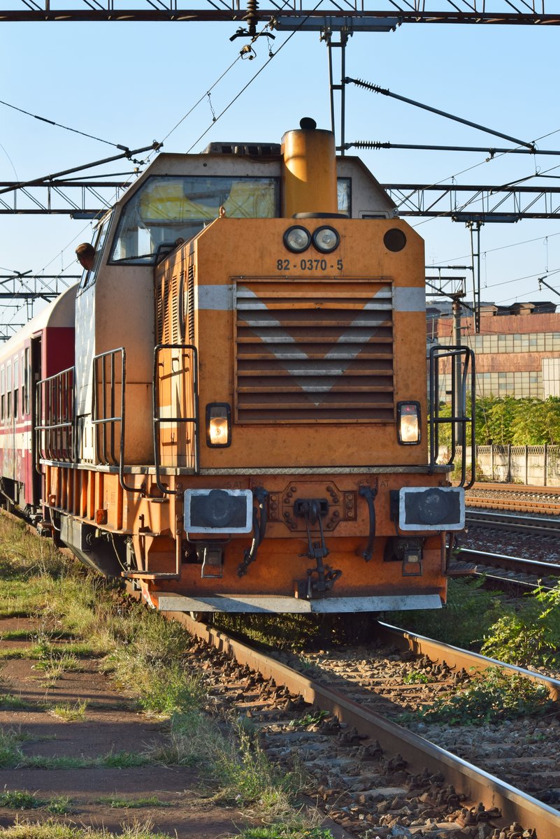 Diesellok 82-0370-5 mit Regio aus Richung Targoviste machte am 06.10.2018 Ihren letzten Halt vor ihrer Endstation Bucuresti Nord.