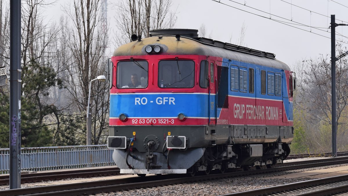 Diesellok 91-52-0-601521-3 der Grup Feroviar Roman am 23.03.2019 an der westlichen Einfahrt im Bahnhof Bucuresti Baneasa
