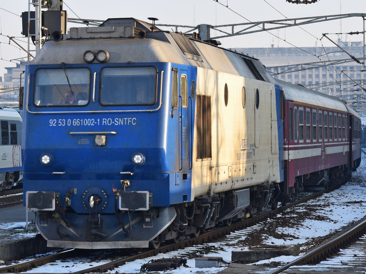 Diesellok 92-53-0-661002-1 am 02.12.2018 im Nordbahnhof Bukarest.