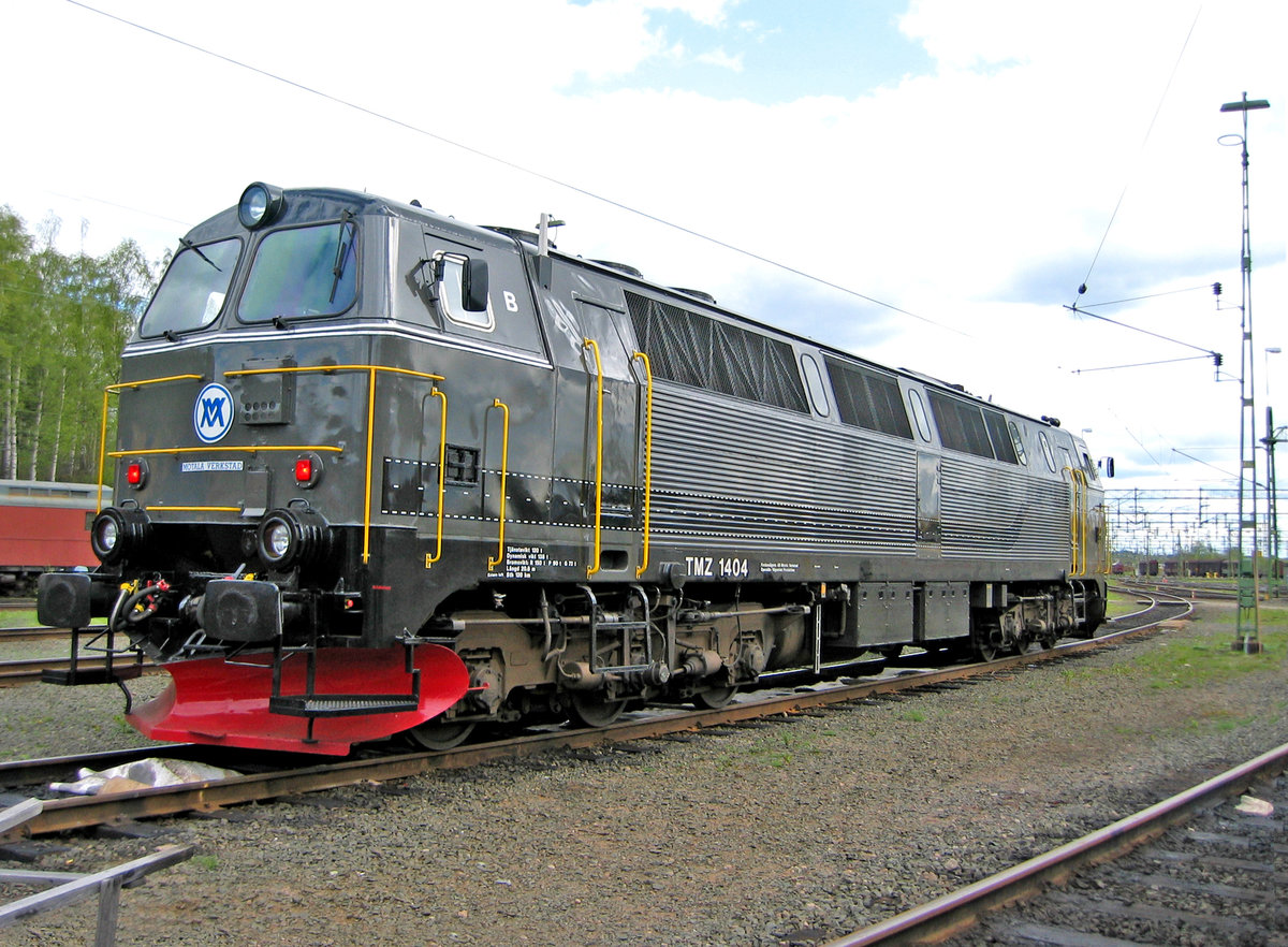 Diesellok TMZ 1404 von Motala Verkstad am Bahnhof Nässjö. Aufnahme vom 17.05.2005