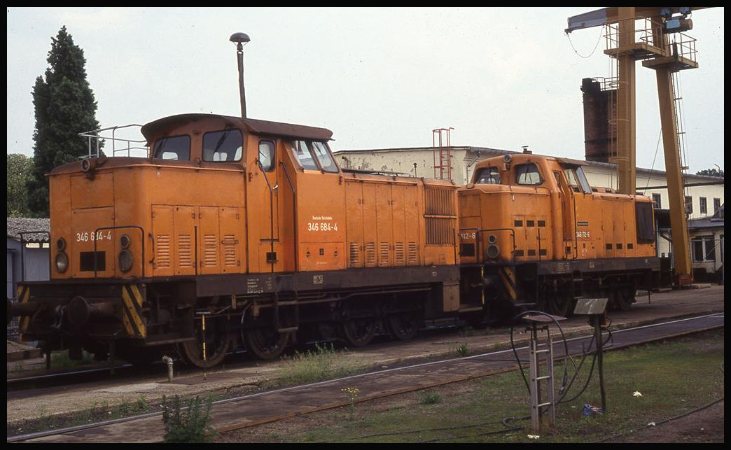 Dieselloks 346684 und 346112 am 20.5.1993 im BW Jerichow.