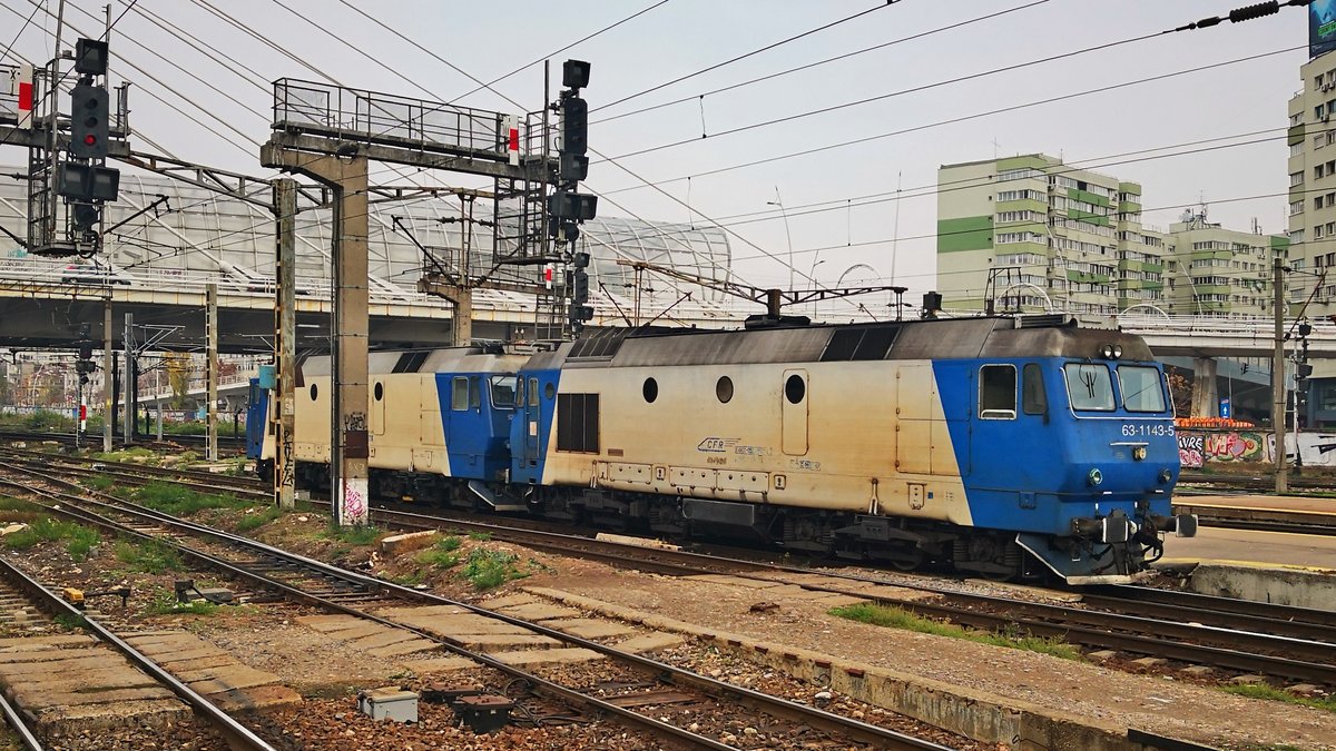 Dieselloks 63-1143-5 und 92-53-0-661002-1 als Lokzug am 24.11.2018 im Nordbahnhof Bukarest