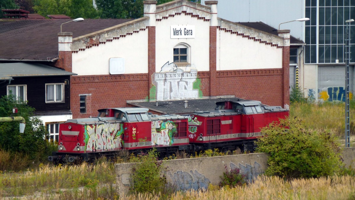 Dieselloks BR 204 ( V100-Ost ) im Doppeltraktion in Bahnbetriebswerk Gera. Foto 25.09.13