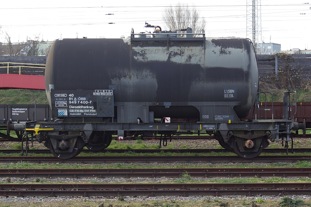 Dieselöltankwagen 40 81 9497 400-7 am 30.November 2015 in Jedlersdorf.