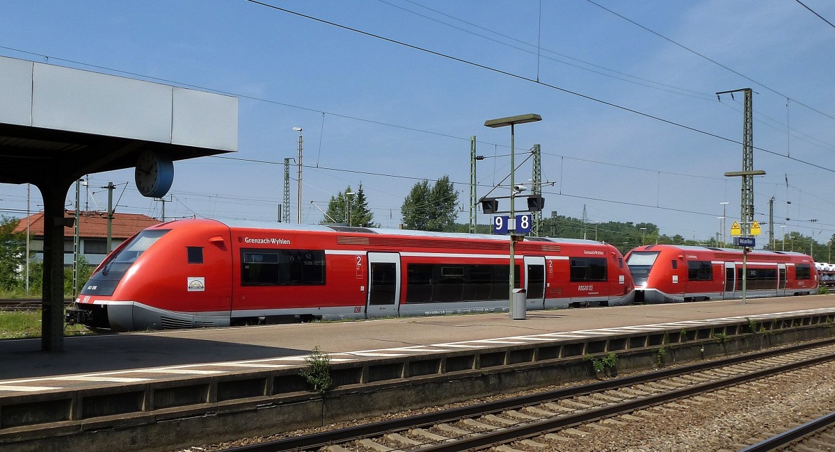 Dieseltriebwagen bei der Einfahrt in den Bahnhof Weil am Rhein, Aug.2015