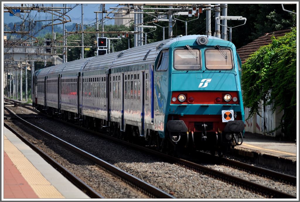 Dieselwendezug mit MDCV Steuerwagen aus Borgo San Lorenzo trifft in Firenze Campo die Marte ein . (18.06.2013)