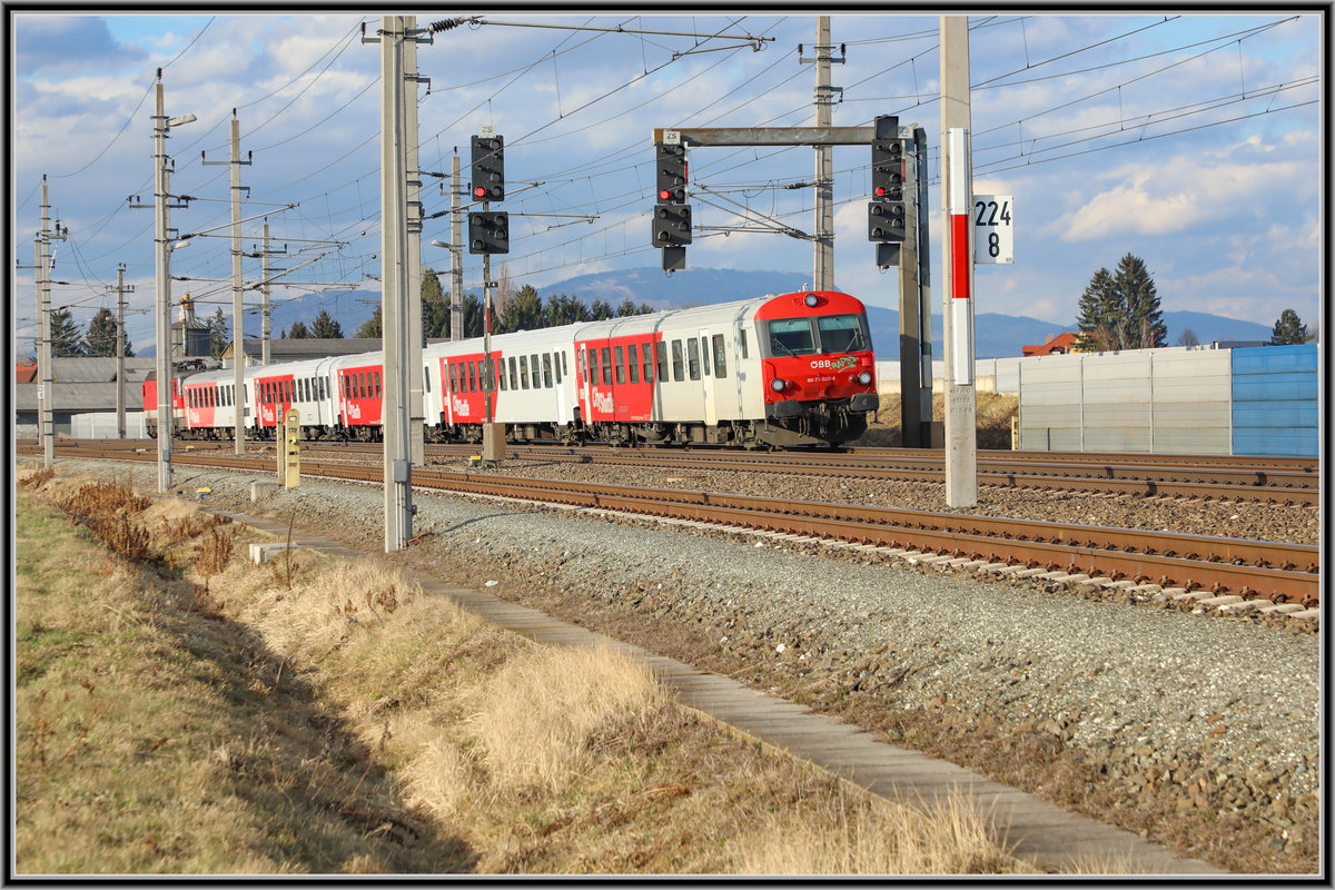 Diesen doch  Alltäglichen  Zug wollte ich immer in meiner Modellbahnsammlung, die ich mittlerweile nicht mehr habe , haben. 

Ein Cityshuttle Wendezug im Bahnhof Kalsdorf. 
7.03.2019