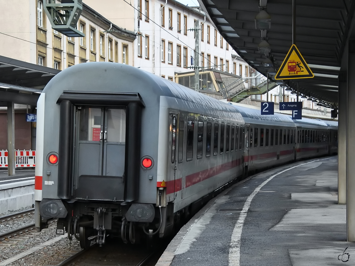 Diesen IC habe ich beim Halt am Hauptbahnhof Wuppertal abgelichtet. (Februar 2021)