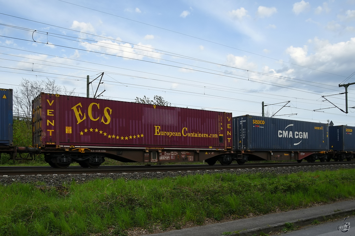 Diesen Sggmrss-Containerwagen (33 88 4962 379-2) konnte ich Anfang Mai 2021 in Lintorf ablichten.
