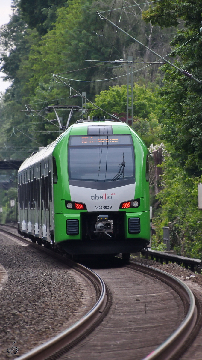 Dieser Abellio-Triebzug 3429 002 war Anfang Mai 2020 in Essen unterwegs.