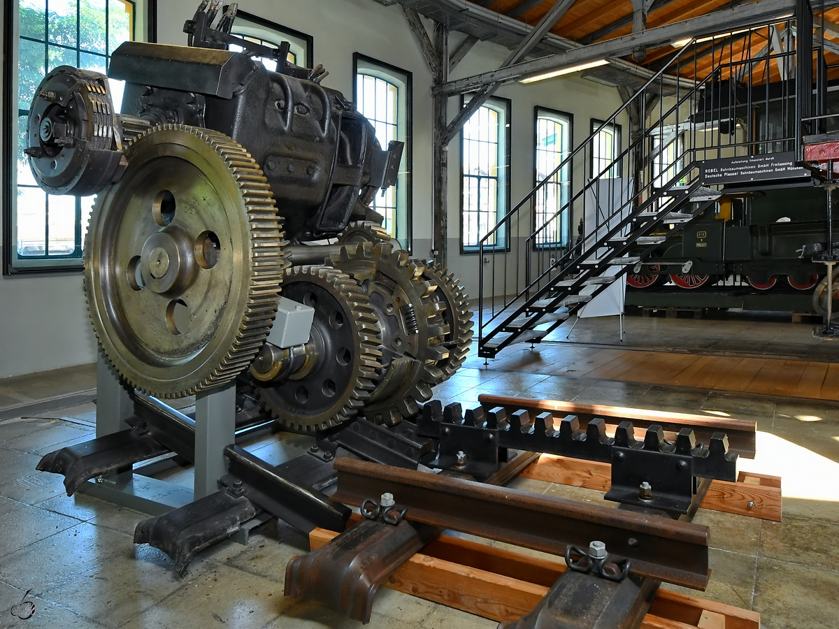 Dieser bei der Zugspitzbahn eingesetzte elektrische Zahnradantrieb wurde 1928 bei AEG gebaut. Es wurde ein Zahnstangensystem der Bauart Riggenbach verwendet. (Lokwelt Freilassing, August 2020)