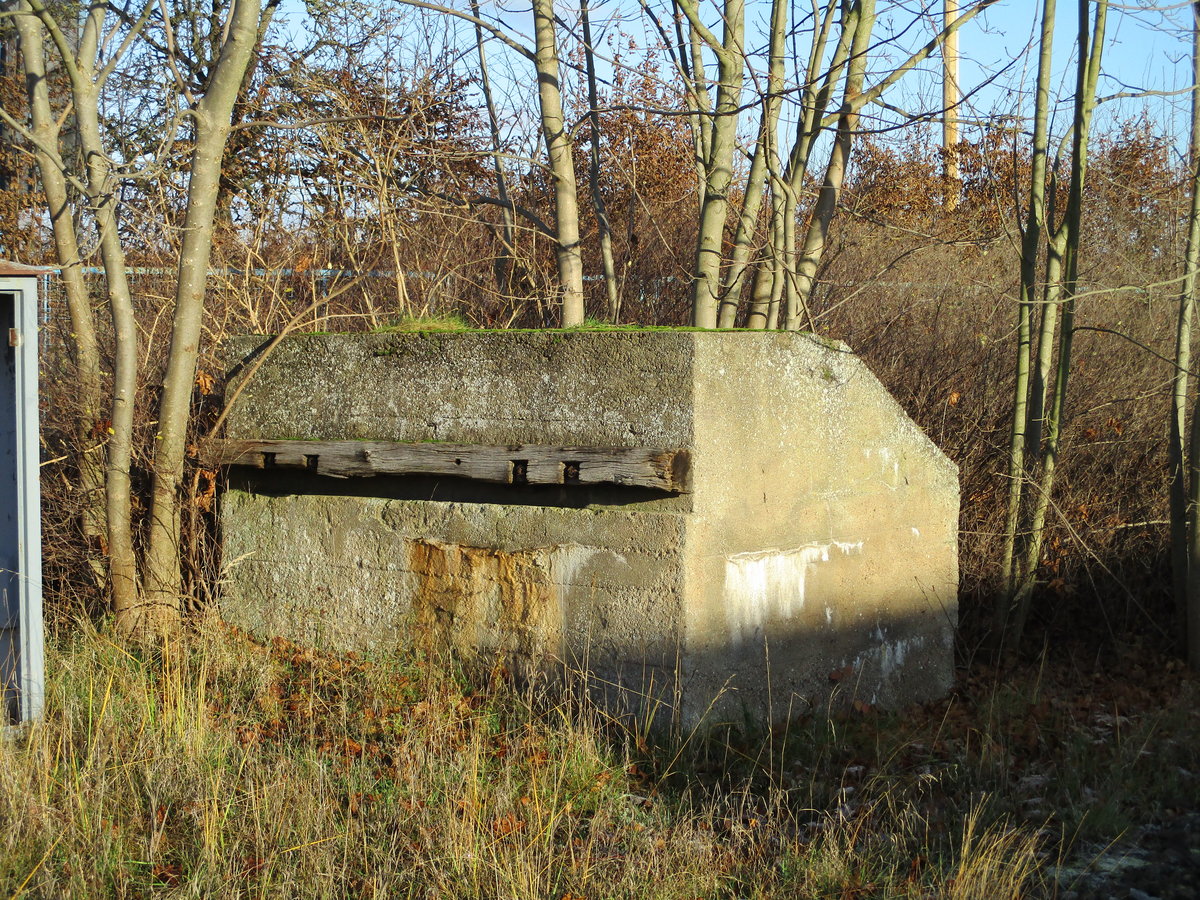 Dieser Betonklotz war in Prenzlau Vorstadt ein Prellbock.Aufgenommen am 30.November 2019.