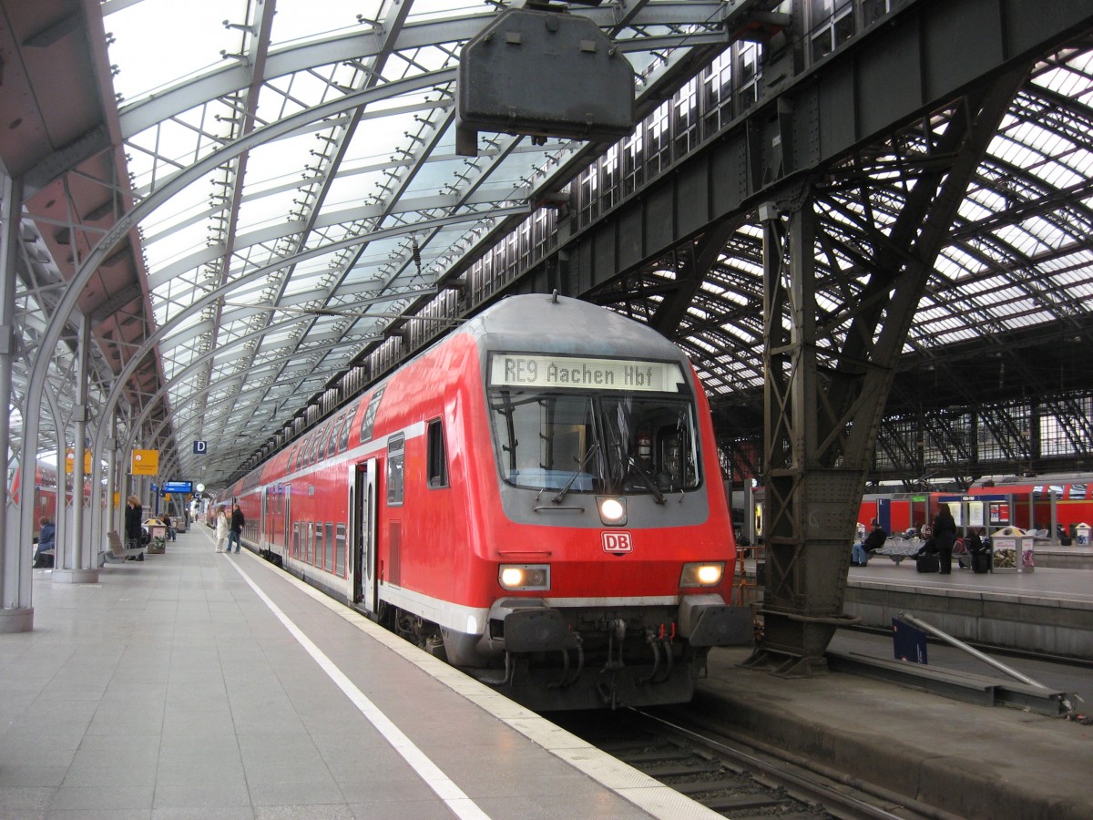 Dieser Doppelstocksteuerwagen konnte am 26.2.07 untwergs mit dem RE 9 Richtung Aachen in Kln Hbf bildlich festgehalten werden.