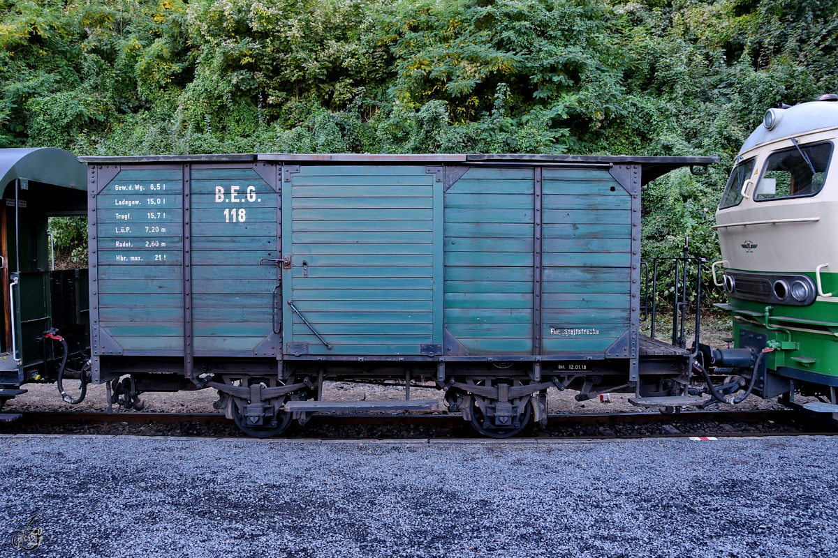 Dieser Gepäckwagen (BEG 118) war Anfang Oktober 2021 in Brohl-Lützing zu sehen.