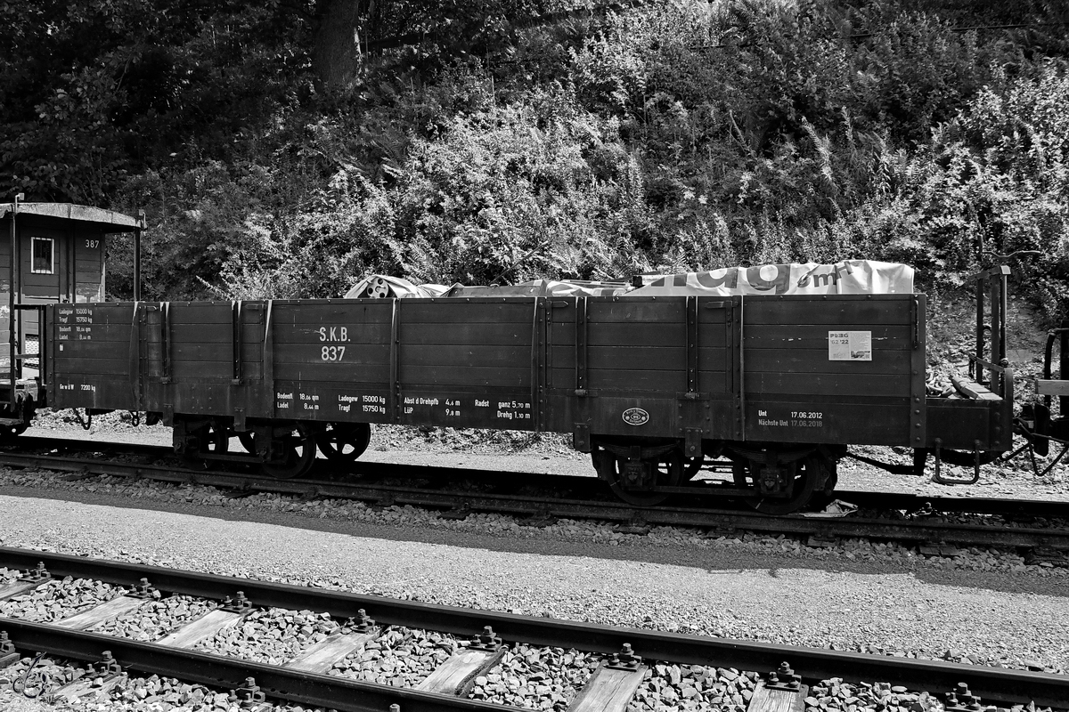 Dieser Güterwagen (S.K.B.837) war Ende Juli 2022 in Hüinghausen zu sehen.