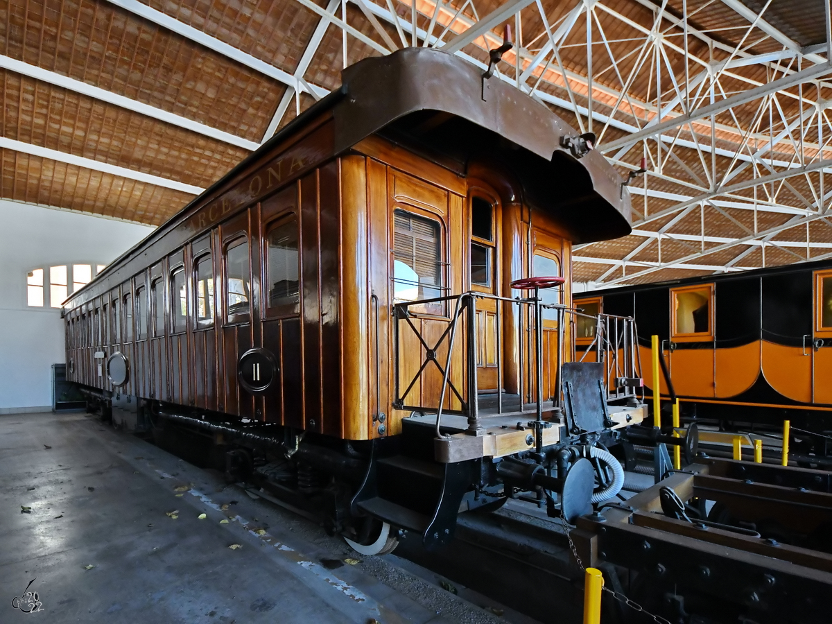 Dieser  hölzerne  Personenwagen MZA BWFFV 8 Harlan (Renfe BB-2597) stammt aus dem Jahr 1878 und war Anfang November 2022 im Eisenbahnmuseum von Katalonien zu sehen.