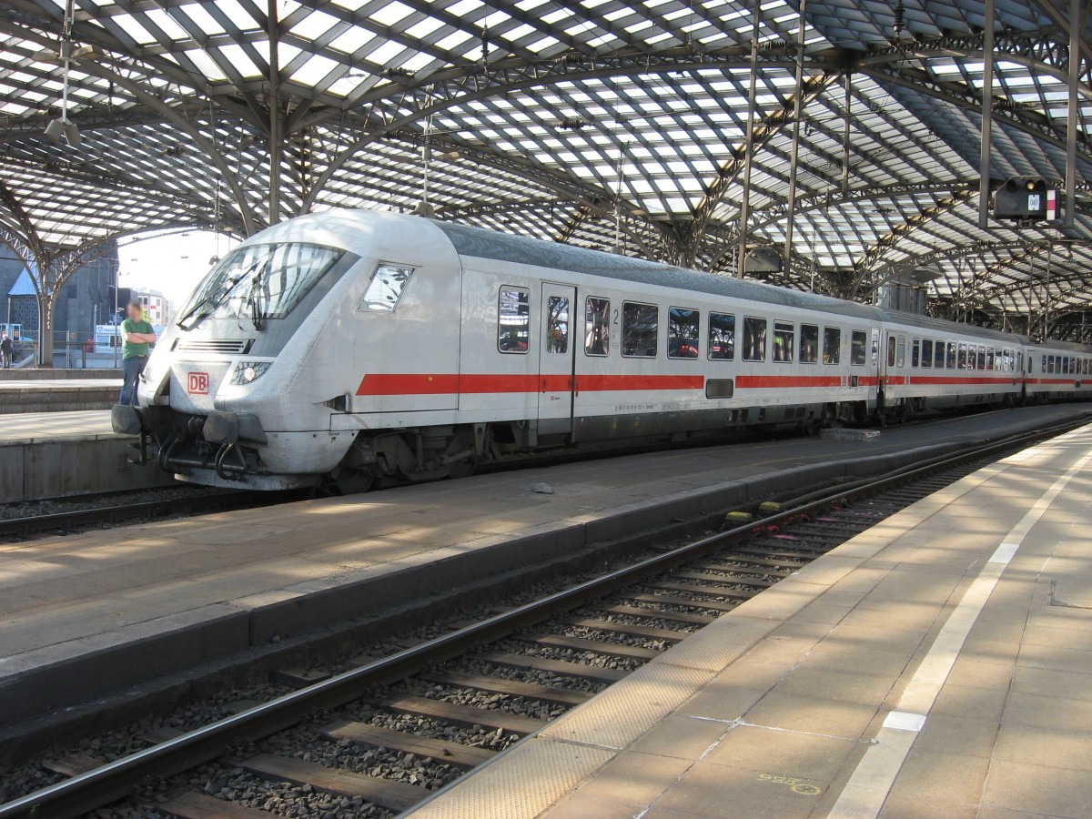 Dieser IC-Steuerwagen war an der Spitze von IC 2312 (Stuttgart-Hamburg-Altona) fotografiert beim Halt in Kln Hbf am 1.10.13