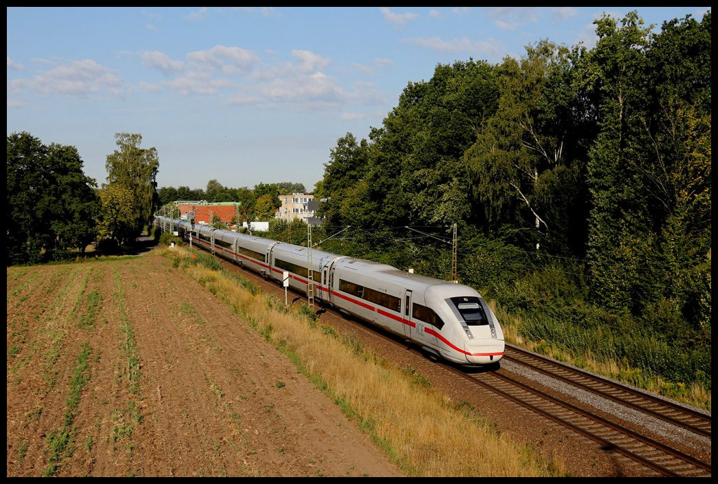 Dieser ICE 4 war am 24.8.2022 unmittelbar vor dem nachfolgenden Rheingold auf der Rollbahn bei Osnabrück Hellern um 8.54 Uhr in Richtung Osnabrück HBF unterwegs.