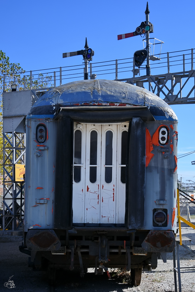 Dieser nicht näher bezeichnete Personenwagen war Anfang November 2022 im Eisenbahnmuseum von Katalonien ausgestellt.
