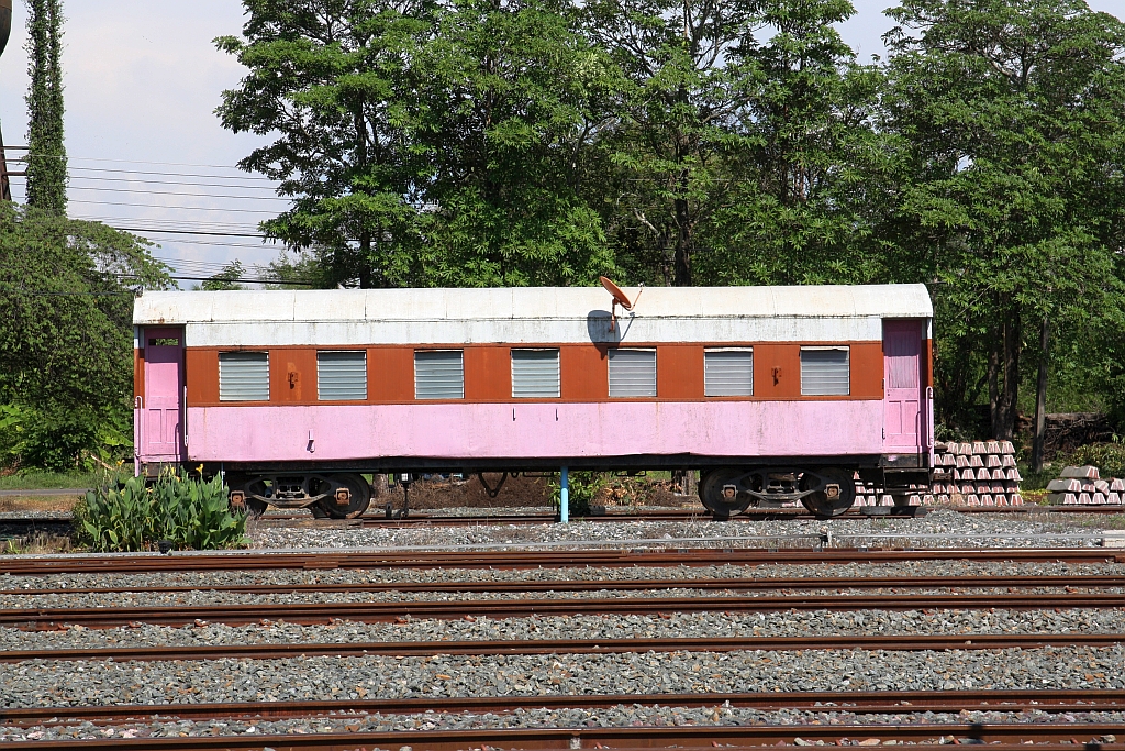 Dieser nummernlose ehemalige BTC. wird in der Sila At Station nun stationär als Paketlager verwendet. Bild vom 19.Mai 2018.